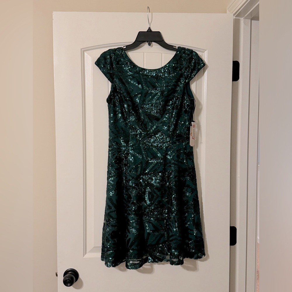 Emerald Green Sequin Dress! Brand NWT! Prom, Cocktail party or Holiday event!